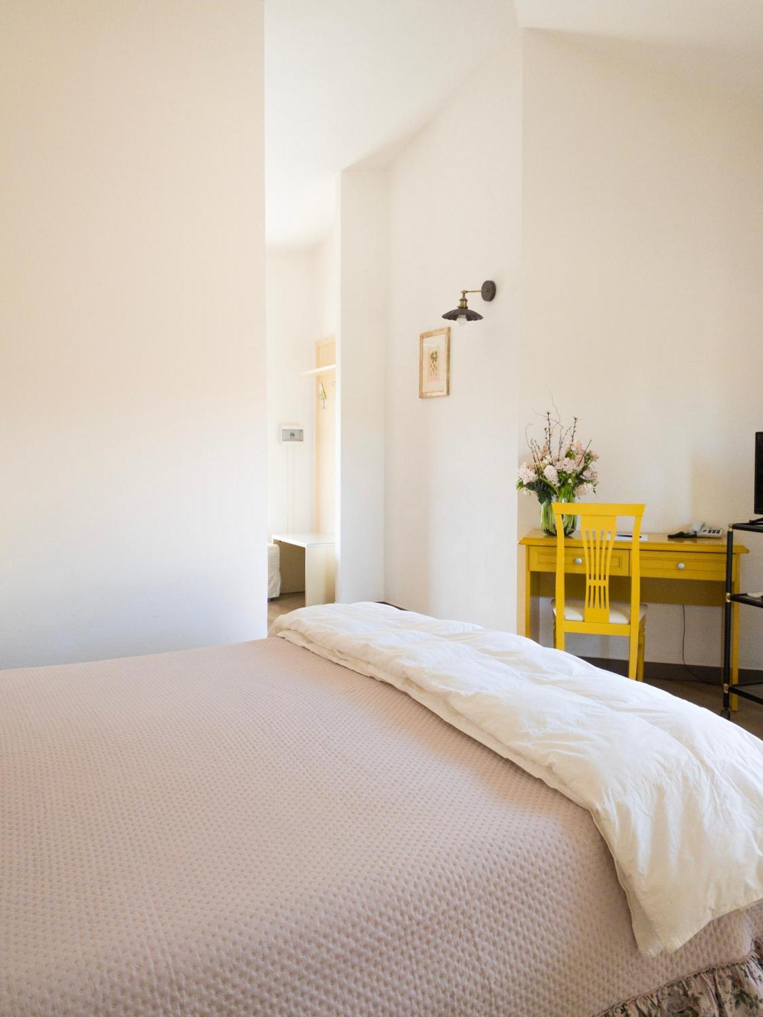 Hotel Donatella Posada  Buitenkant foto