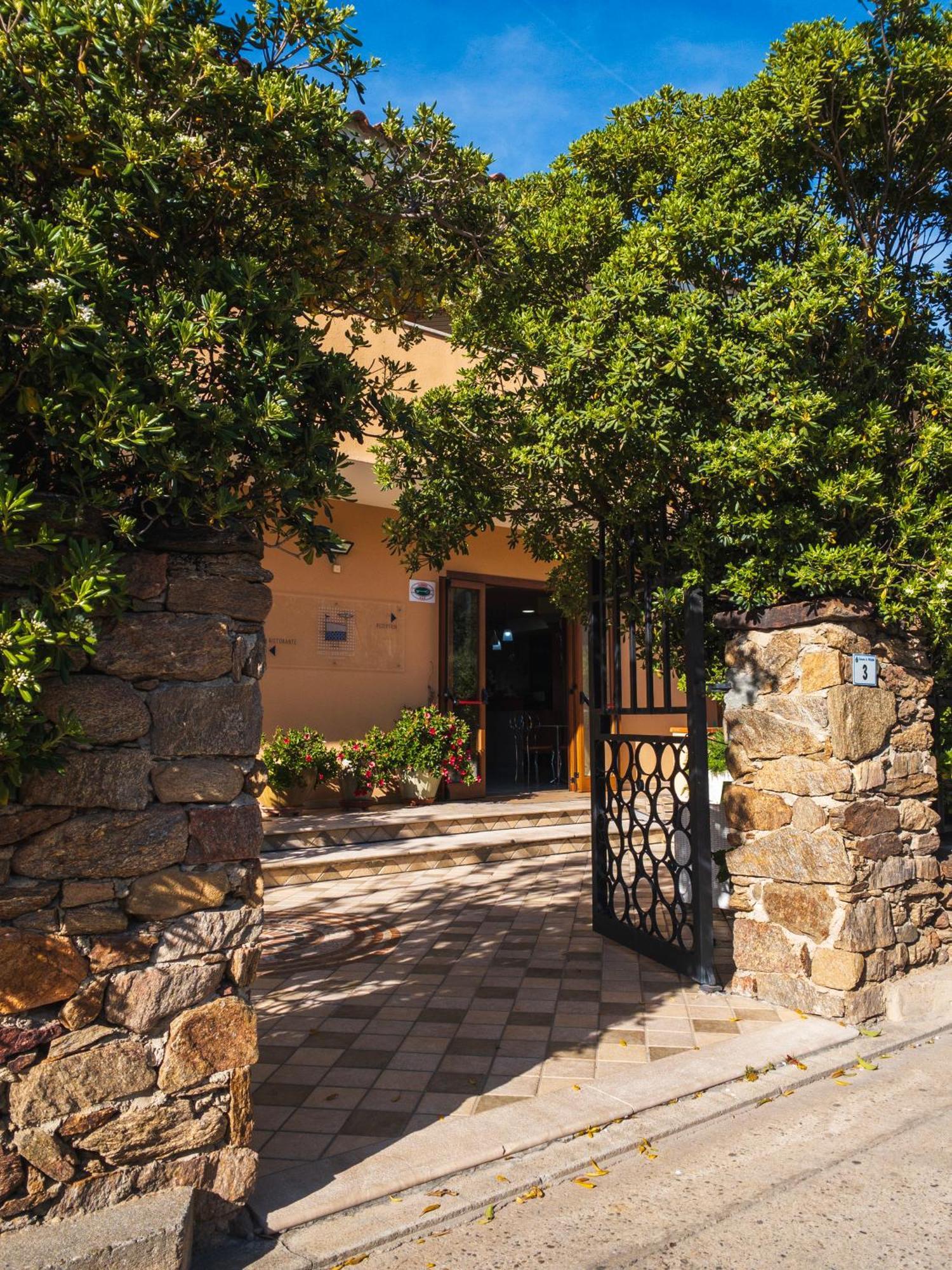 Hotel Donatella Posada  Buitenkant foto